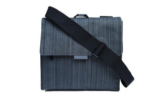 A grey in-flight travel organizer TAB messenger V2 bag w/ black shoulder strap.